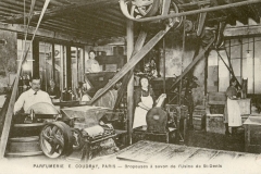 Parfumerie E. Coudray, Paris - Broyeuse